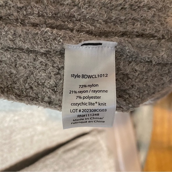 Barefoot Dreams Cozy Chic Light Fuzzy Cardigan Gray with pockets - Picture 4 of 7